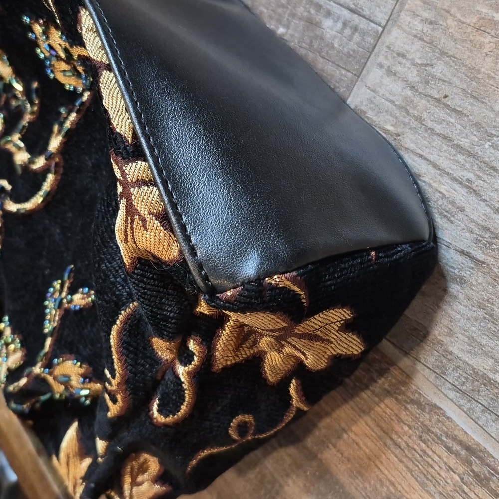 Vintage Black & Gold Grape Leaves Beaded Handbag w/ Wooden Handles - Picture 4 of 14